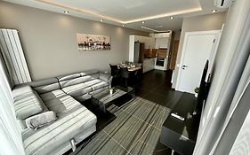 Avenew Luxury Apartment 2